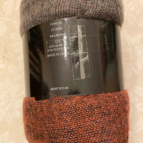 BB Dakota Poncho - Picture 2 of 2